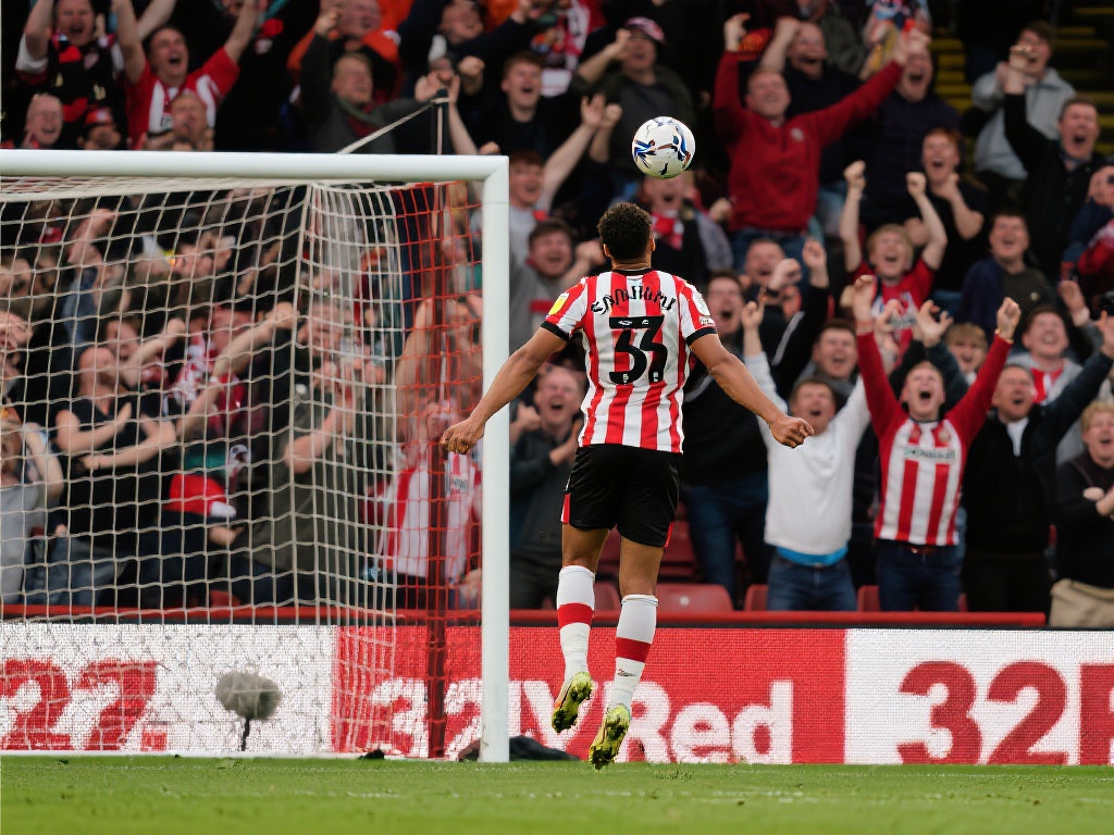 沙德头槌建功,布伦特福德逆转领先 当沙德的头球飞入网窝时,布伦特福德的球迷