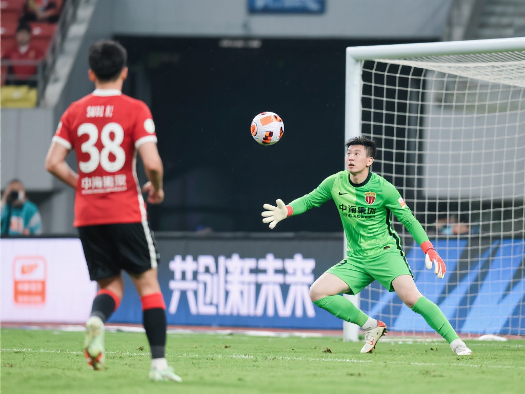 国安客场力克海港,四队长同场竞技 反观海港队,尽管他们在控球率上占据优势,