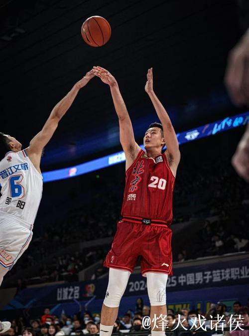 翟晓川18分钟贡献4分6篮板，投篮3中1表现平平